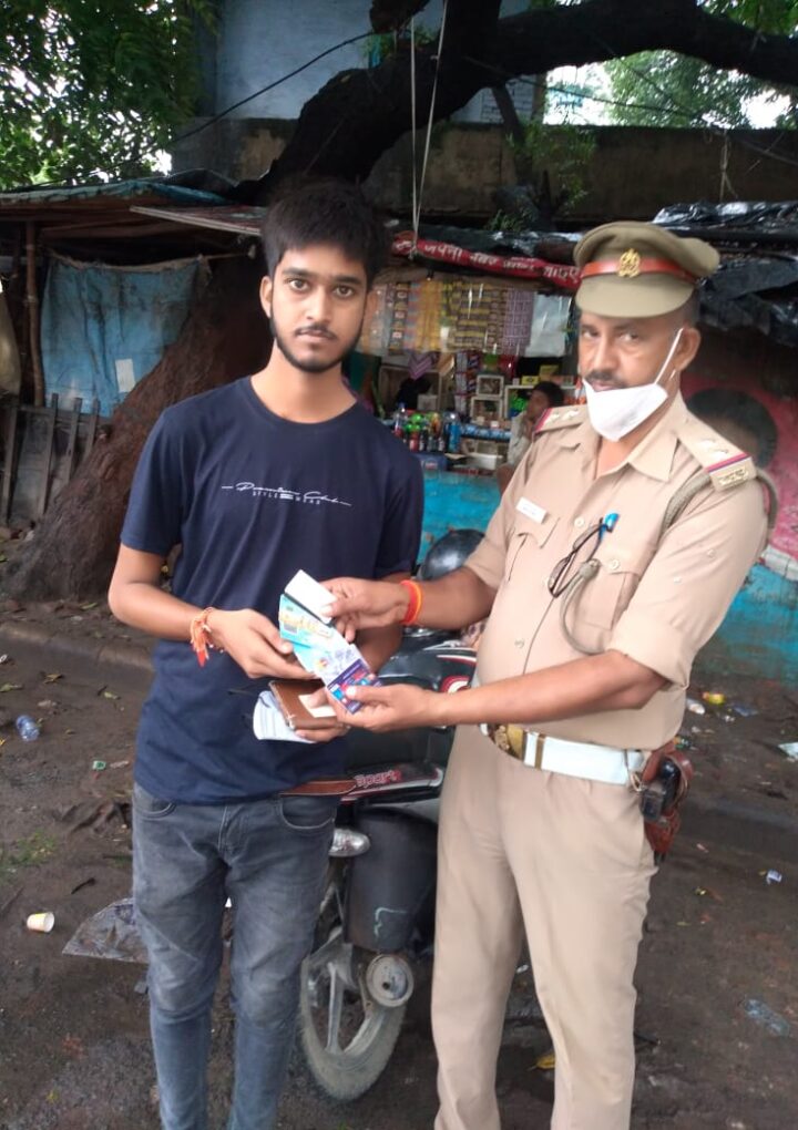 टीएसआई यूपी पुलिस ने पेश की मानवता की मिसालकानपुर।