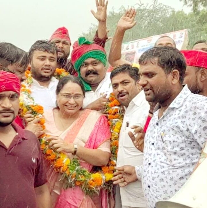 समाजवादी पार्टी महिला सभा की अध्यक्ष श्री मती जूही सिंह शास्त्रीनगर स्थित समाजवादी पार्टी गोविन्द नगर विधानसभा कार्यालय पर आगमन हुआ।