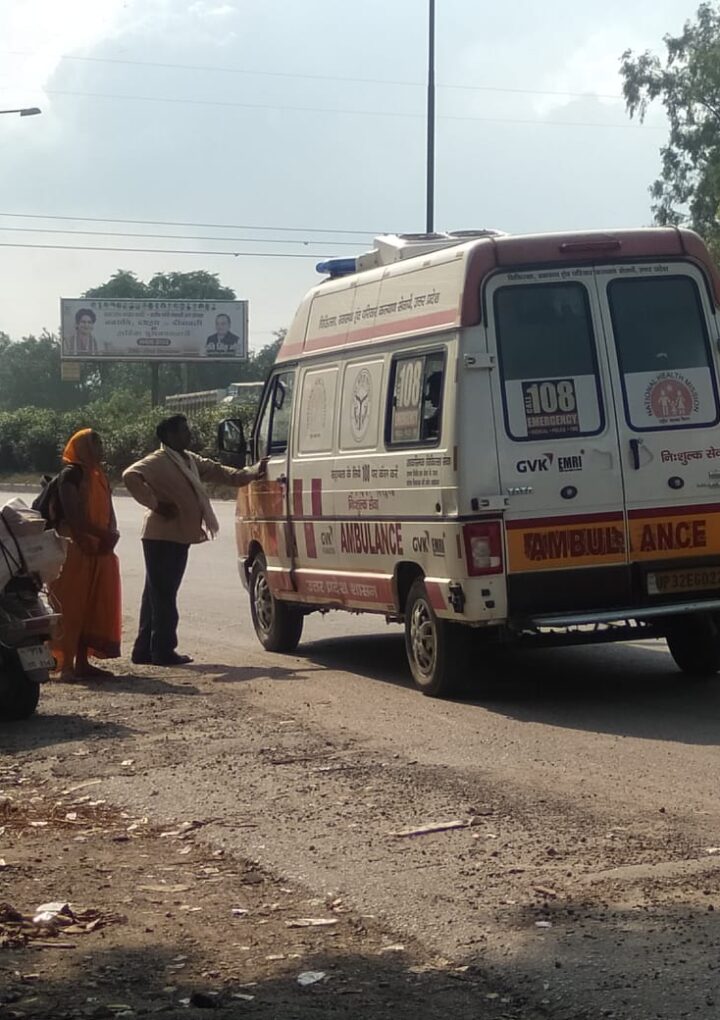 स्वास्थ्य विभाग में मरीजों को ले जाने वाली एम्बुलेंस अब कर रही हैं सवारी ले जाने का काम