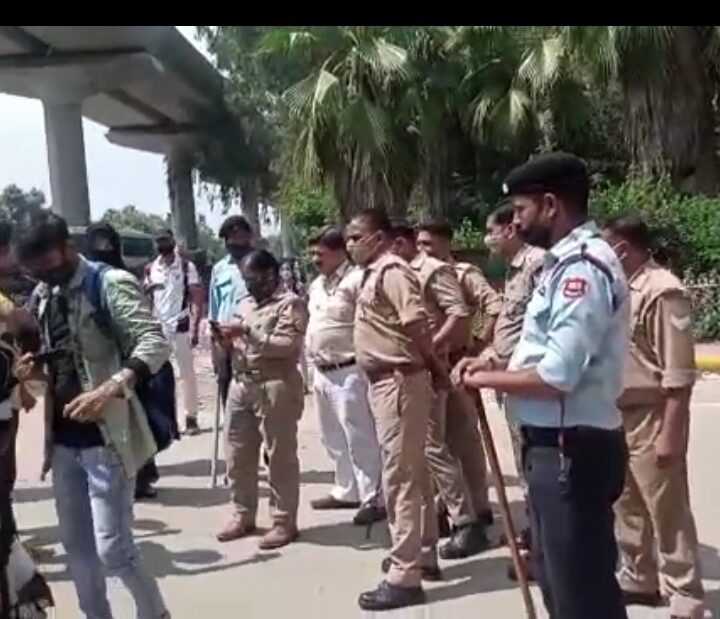 कानपुर विश्वविद्यालय में छात्रों पर रणनीति के तहत चलाई गई लाठियां