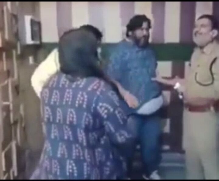 रेप के बाद हत्या करने वाले से कानपुर पुलिस निभा रही मित्रत्रा, वीडियो हुआ वायरल।