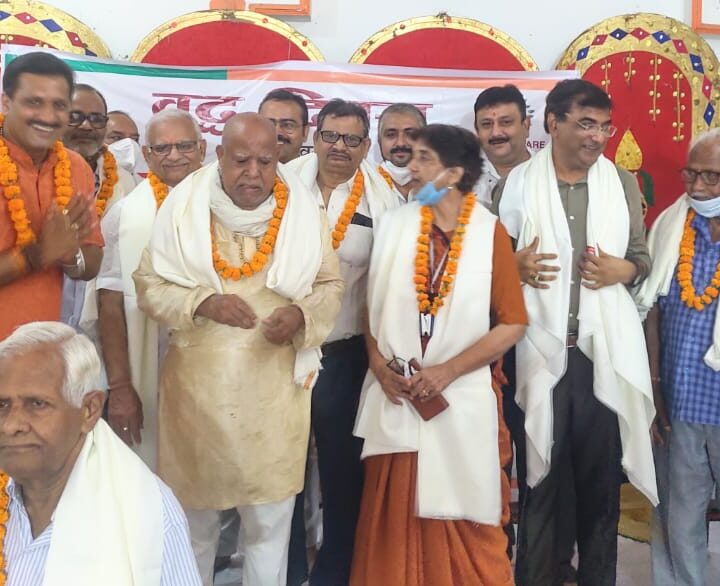 पूर्व भाजयुमो अध्यक्ष कानपुर बुंदेलखंड के तत्वाधान में कबीर कृपा गेस्ट हाउस साकेत नगर में क्षेत्र के बुजुर्गों के सम्मान का कार्यक्रम व नागरिकों के लिए विशाल स्वास्थ्य शिविर का आयोजन किया