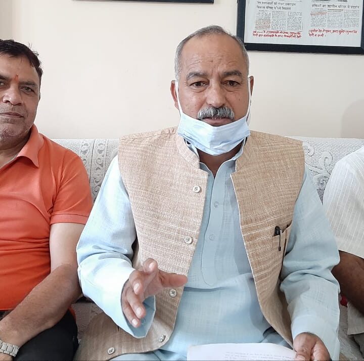 विधायक दंपति को पेंशन तो गरीब दंपति को वृद्धावस्था पेंशन क्यों नहीं! मोर्चा