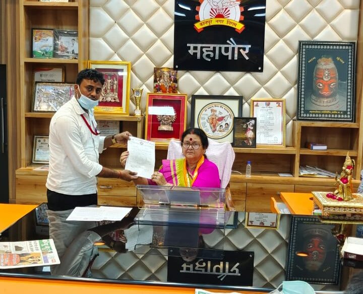 उत्तर प्रदेश संयुक्त वाहन चालक कर्मचारी संघ ने महापौर को सौंपा ज्ञापन