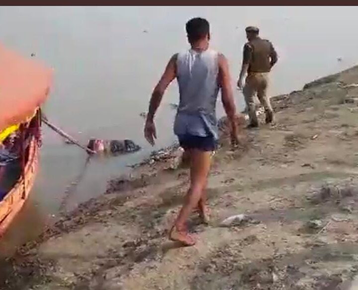 पत्नी ,बेटी और बेटे की निर्मम हत्या करनेवाले रामा हॉस्पिटल के डॉक्टर की लाश गंगा में मिली कानपुर