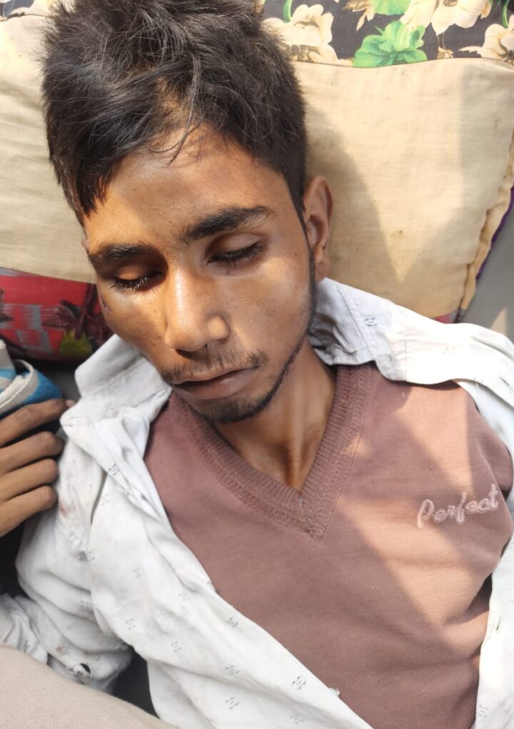 बंगाल से डीसीएम HR 74 A 4490 में अनानास लेकर आए कानपुर की चकरपुर मंडी में मथुरा निवासी डीसीएम क्लीनर की बीमारी के चलते मौत…*