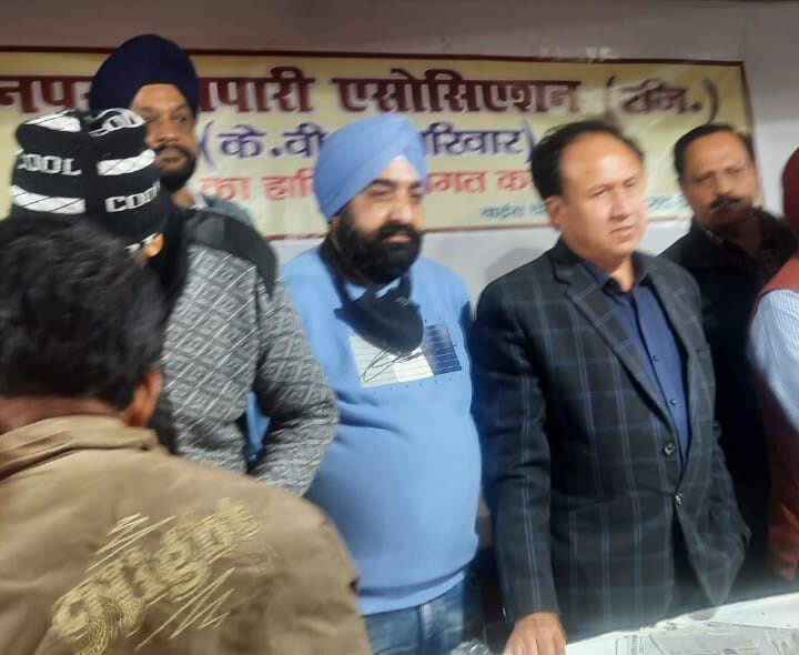 आज साहिब श्री गुरु तेग बहादर जी के शहीदी पर्व को मुख्य रखते हुए गुमटी नंबर 5 में चाय एवं समोसे व मठठी का वितरण किया गया