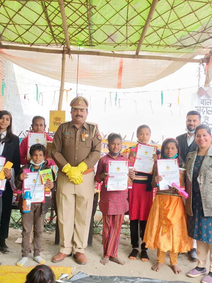 सब इंस्पेक्टर अनूप मिश्रा अपूर्व ने बच्चों की अदालत में बच्चों से की बात