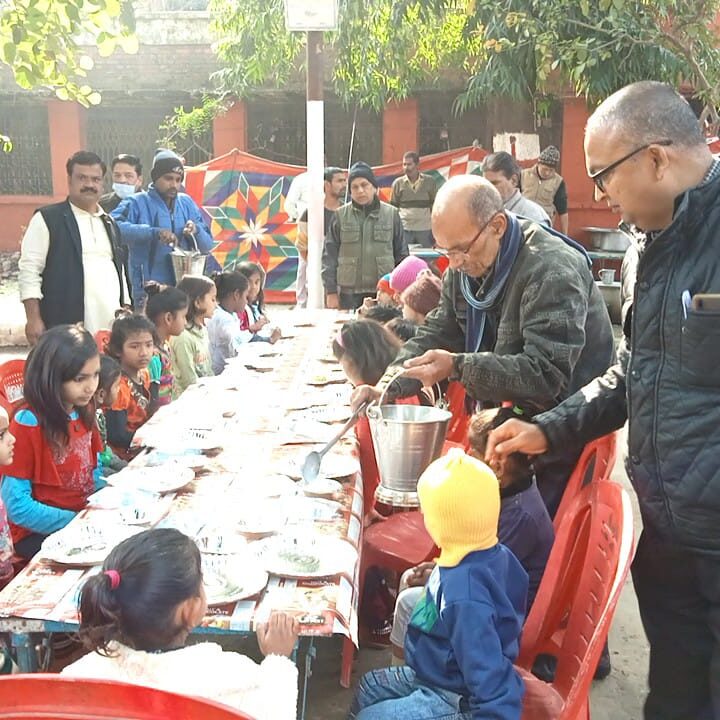 मोहम्मद आजाद खान ने शुरू किया था यह आयोजन हिंदू मुस्लिम एकता का प्रतीक है खिचड़ी व खीर भोज – कानपुर