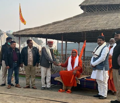 शंकराचार्य अधोक्षजानंद देव जी का पीपल नीम तुलसी अभियान के डॉ धर्मेन्द्र कुमार ने झूसी माघ मेला में पूजा अर्चना कर स्वागत किया
