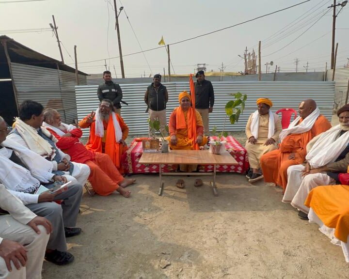 जगद्गुरु शंकराचार्य के माघ मेला शिविर में पर्यावरण संगोष्ठी का आयोजन: पीपल ,नीम और तुलसी के पेड़ लगाने से विषाणु जनित रोग होंगे दूर : विधायक छत्रपति ,पीपल स्वयं में अस्पताल व धर्मशाला : डा0 धर्मेन्द्र कुमार,कोरोना जैसी महामारी से बचाव को पर्यावरण का संरक्षण आवश्यक : शंकराचार्य