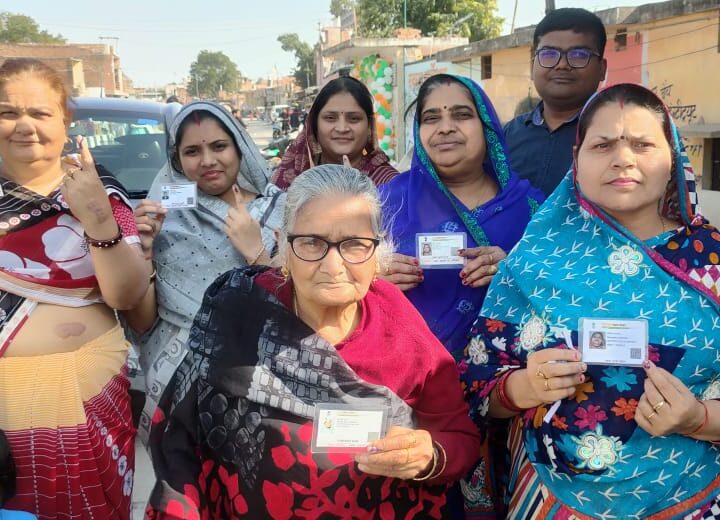 सब-कुछ भूल जाओ वोट हमें दो -लोकतंत्र की हत्या झ्ठे वादों की तलवार से