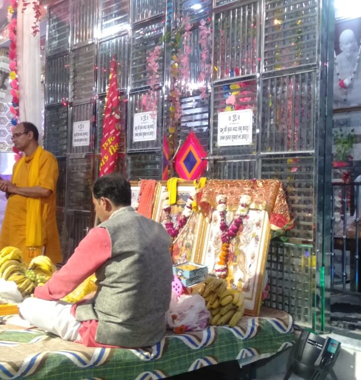 भगवान शिव परिवार व हनुमान जी की मूर्ति की हुई प्राण प्रतिष्ठाकानपुर।