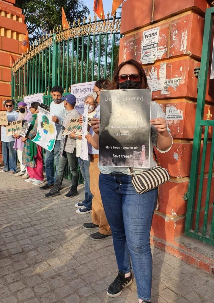 इस पृथ्वी दिवस पर सिटीजन फॉर ग्रीन दून द्वारा कई अन्य नागरिक समूहों के साथ मिलकर विकास के नाम पर जमीन पर क्या हो रहा है। यह कैसा विनाश को विकास की संज्ञा दी जारही है ।