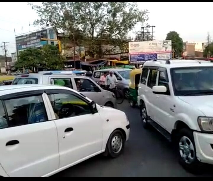ऑटोमोबाइल सेक्टर में मंदी डीलर छोड़ रहे है डीलरशिप लक्सरी कारों के मारुती ने घटा दिखाया