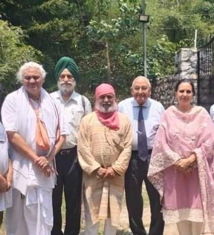 डॉ अनिल जोशी सुप्रीम कोर्ट द्वारा पर्यावरण पर गठित मॉनिटरिंग कमिटी के सदस्य मनोनीत हुए हैँ।