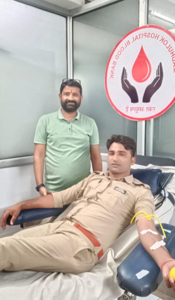 सिपाही ने जरूरतमंद को खून दिया समाजसेवी संस्था के सक्रियता के चलते यूपी पुलिस कानपुर