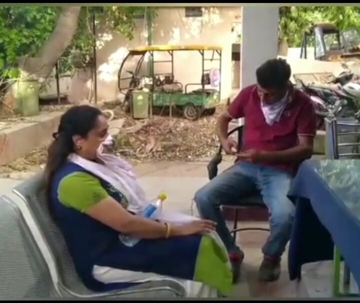 दबंगों ने आरटीआई एक्टिविस्ट के घर पर किया हमला सांसद प्रतिनिधि समेत कई लोग हुए घायल।