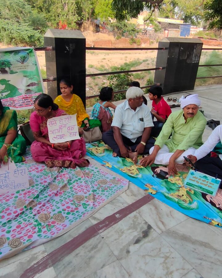 विश्व पर्यावरण दिवस के अवसर जन जागृति अभियान के उपलक्ष्य में एक कार्यक्रम का आयोजन किया गया। पीपल वृक्ष महोत्सव कथा का वाचन हुआ