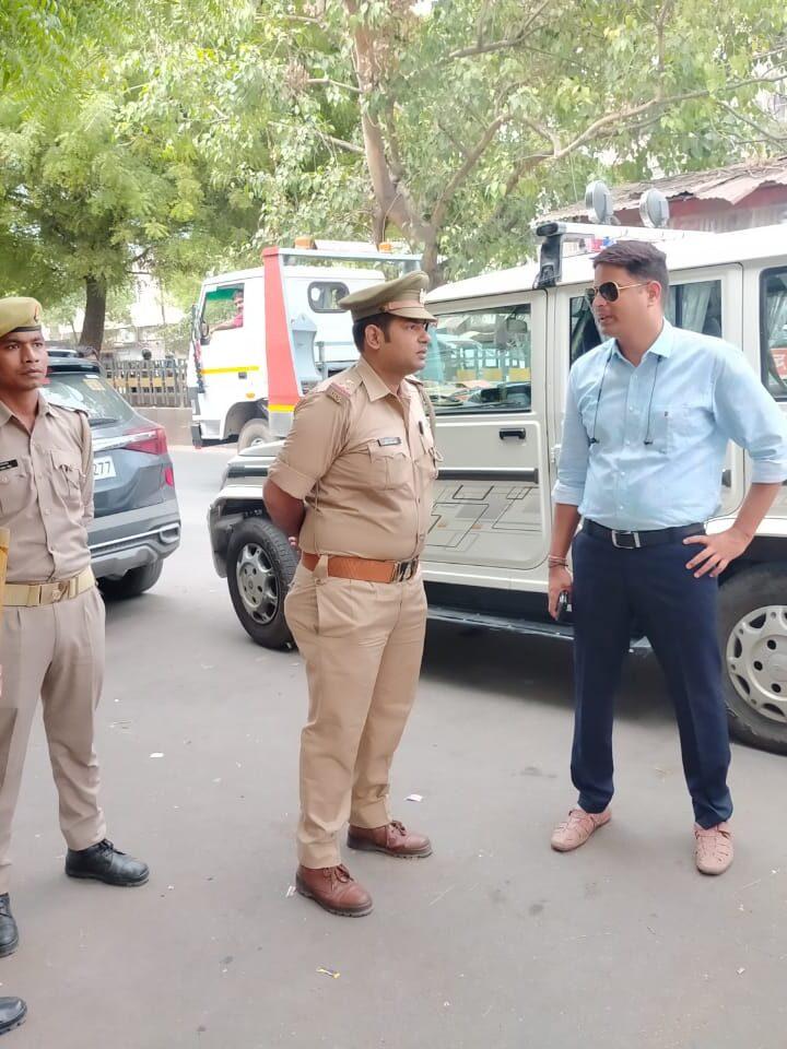 ए सी पी ब्रज नारायण सिंह व थाना काकादेव इंसपेक्टर मनोज कुमार वर्मा ने शांति व्यवस्था कायम रखने के उद्देश्य से आज विभिन्न क्षेत्रों में पैदल रूट मार्च निकाला कानपुर