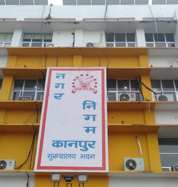 कल्याणपुर में नगर निगम की टीम ने मारा दुकानों में छापा