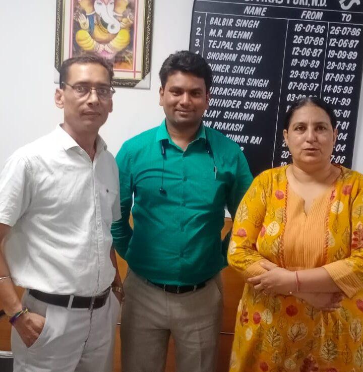 पत्रकार से मारपीट लूट अभद्रता मामले में दिल्ली पुलिस अधिकारियों से मिले प्रभारी बबलू चक्रबर्ती  क्रांतिकारी पत्रकार टीम का सराहनीय कदम