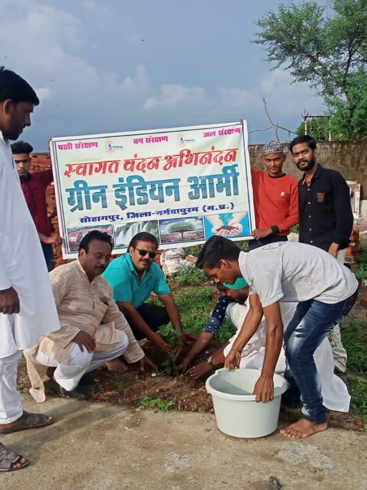 ईद- उल – अज़हा के मुबारक मौके पर मैं ऐहले वतन की खुशहाली, बेहतरी, अमन-चैन की दुआ करता हूं।
