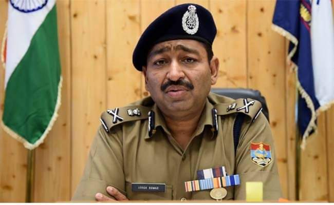 उत्तराखंड डीजीपी अशोक कुमार ने राज्य में सरकारी-निजी भूमि व भवनों पर अवैध कब्जा करने वाले भू-माफियाओं के खिलाफ सख्त कार्यवाही करने के निर्देश दिए हैं।