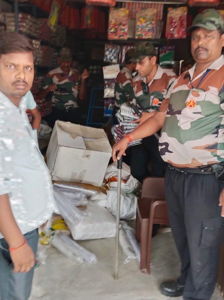 प्रवर्तन दल द्वारा कुशवाहा डिस्पोजल भंडार में छपा मारकर दो क्विंटल से ऊपर पॉलीथिन किया जब्त*