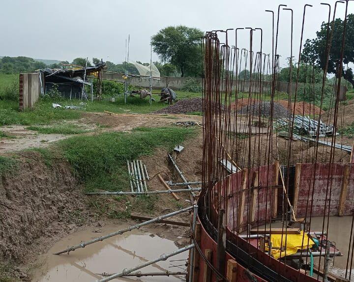 कछुआ गति” से चल रहा “हर घर नल” योजनांन्तर्गत पानी की टंकी का निर्माण कार्य
