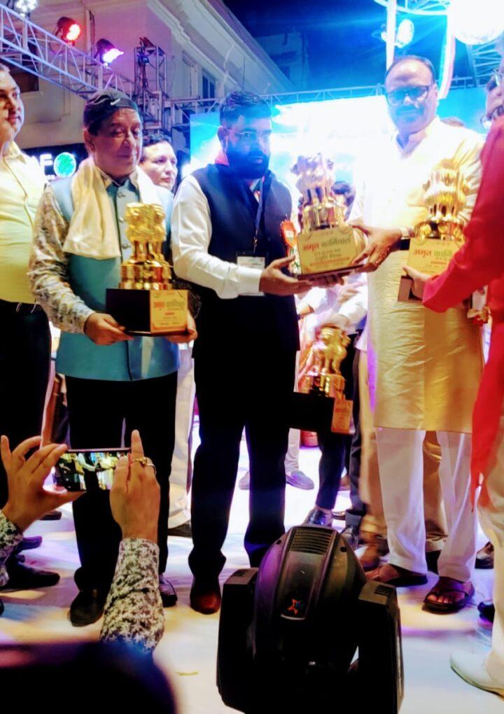आजादी के अमृत महोत्सव में अहम भूमिका निभाने के लिए प्रदेश के उपमुख्यमंत्री बृजेश पाठक ने मुर्तुजा अली को किया सम्मानित
