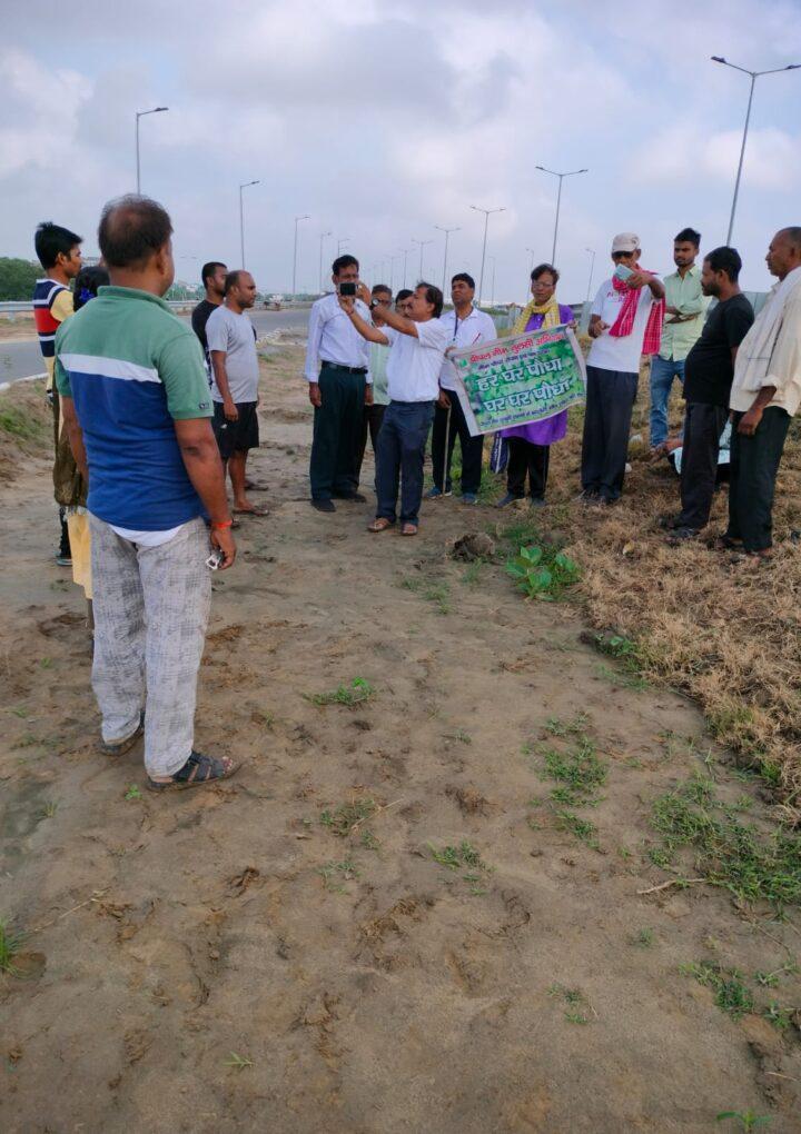 पीपल नीम तुलसी अभियान के तहत आठवां चरण गंगा पथ, .एल सी टी घाट, मैनपुरा से दीघा की ओर तक एक सौ नीम के पौधे लगाए गए।पटना बिहार राष्ट्रीय वन दिवस के उपलक्ष्य में