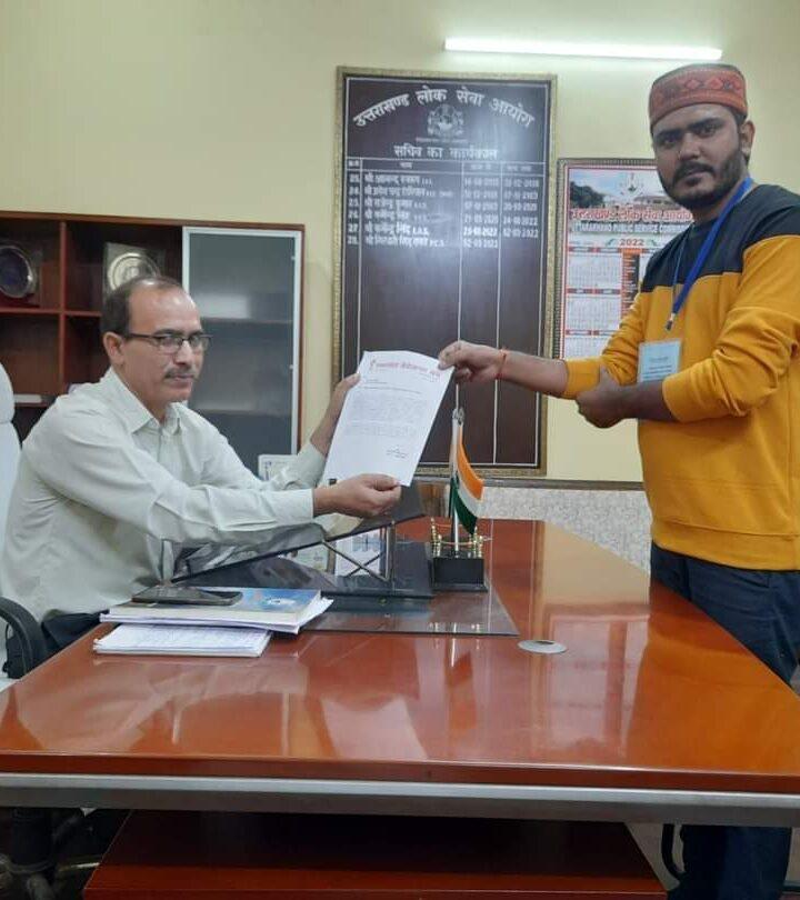 बेरोजगार संघ उत्तराखंड की एक मुलाकात UKPSC और UKSSSC के सचिव एवं परीक्षा नियंत्रक से कर अगामी भर्ती परीक्षाओं पर चर्चा की