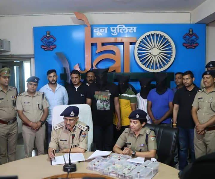 घटना में संलिप्त 4 अभियुक्त गिरफ्तार कैबिनेट मंत्री के चचेरे भाई के यहां करोड़ों रुपए की डकैती का खुलासा