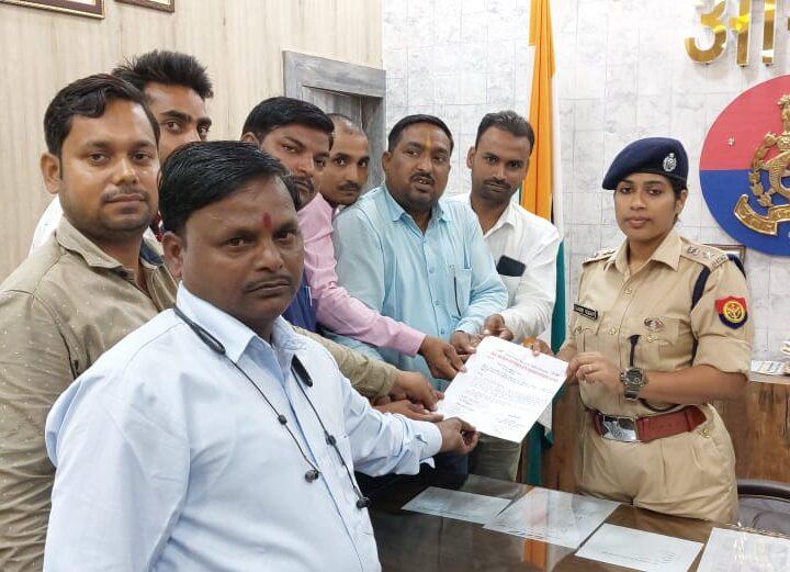ऑल इंडियन रिपोर्टस एसोसिएशन/आईरा प्रेस क्लब औरैया इकाई ने पुलिस अधीक्षक औरैया चारु निगम को सौंपा ज्ञापन।
