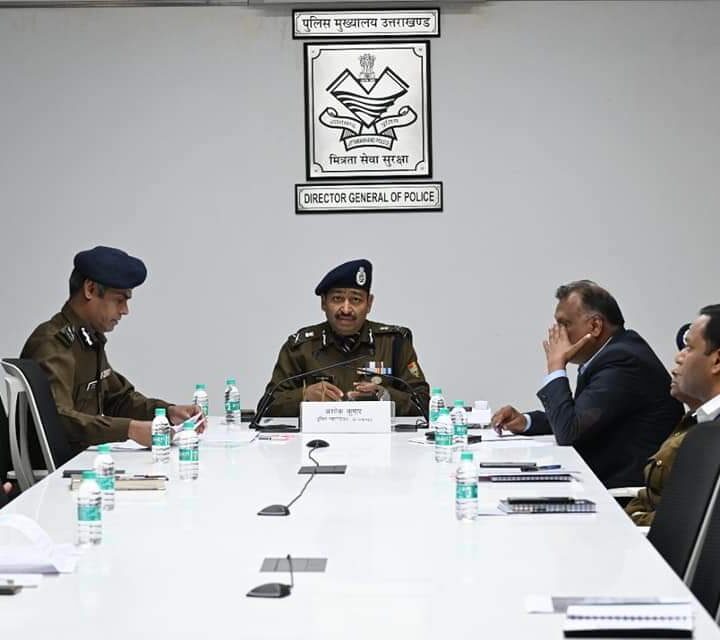 DGP उत्तराखंड ने वीडियो कान्फ्रेसिंग कर अपराधियों के विरुद्ध चलाए जा रहे अभियान की समीक्षा कर अभियान में तेज़ी लाने के निर्देश दिए।