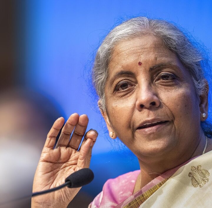 पिछले 5 वर्ष में बैंकों ने 10 लाख करोड़ का कर्ज बट्टे खाते में डाला वित्यमंत्रालय “किसान का कर्ज़ बड़ रहा मुनाफा घट रहा ” लागत भी नही निकल रही ।
