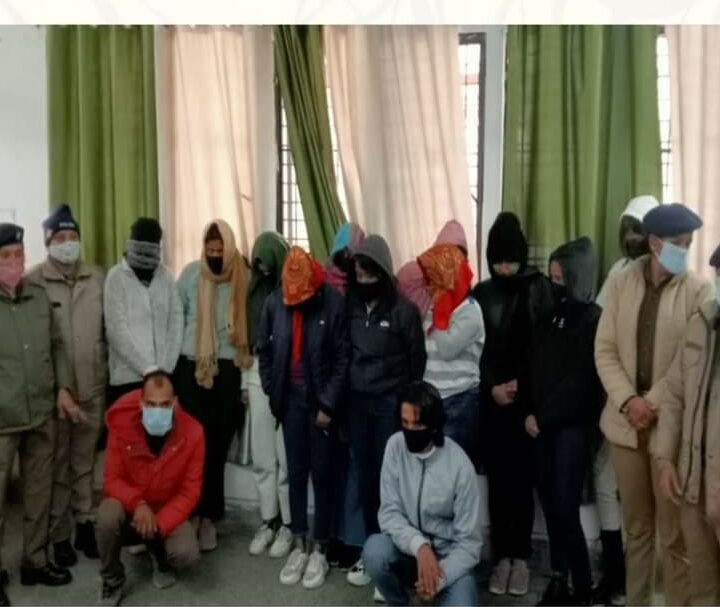 आड़ में देह व्यापार का धंधा चलाने में सम्मिलित 11 महिलाएं व 02 पुरुषों सहित कुल 13 को किया गिरफ्तार देहरादून उत्तराखंड