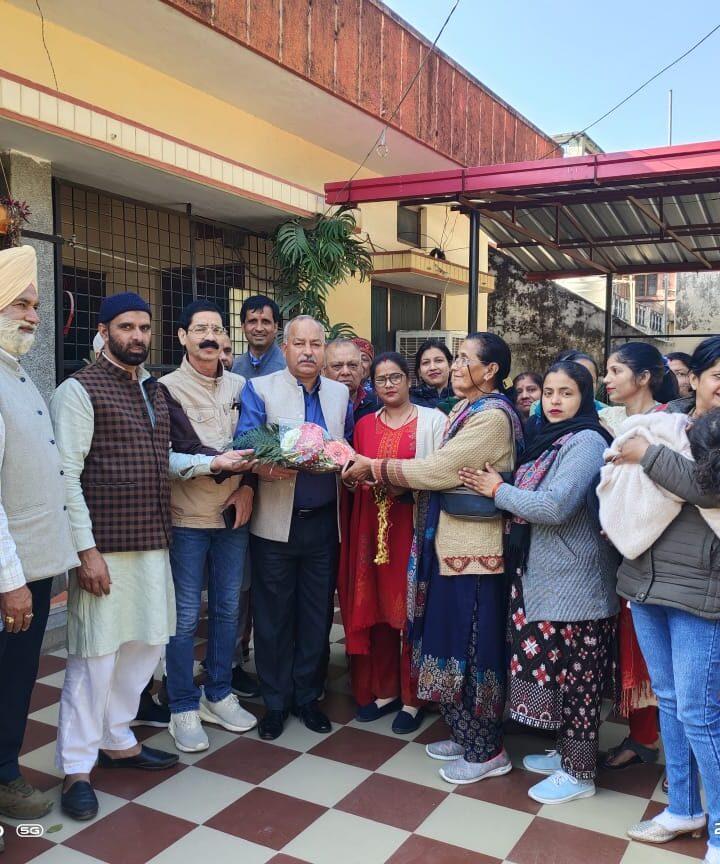 भवन किराया मिलने पर आंगनबाड़ी वर्कर्स ने किया मोर्चा अध्यक्ष का अभिनंदन