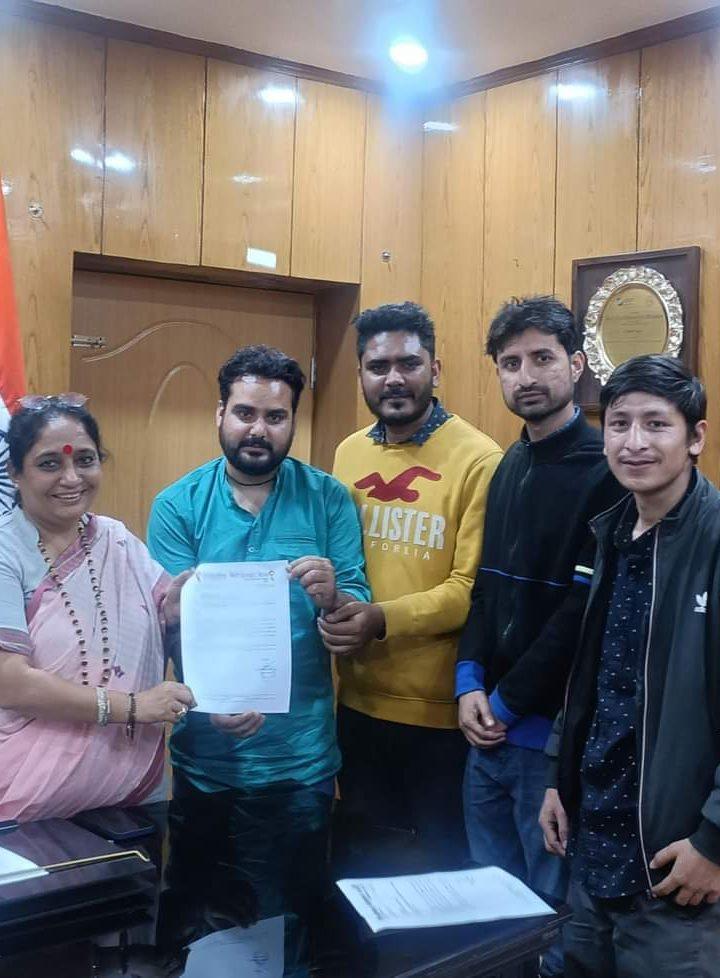 बॉबी पंवार उत्तराखण्ड बेरोजगार संघ के राष्ट्रीय अध्यक्ष ने उत्तराखण्ड विधानसभा अध्यक्ष से यमुना कॉलोनी स्थित निवास में की मुलाकात और विधानसभा सत्र पर बेरोजगारों की समस्या और घोटालों पर चर्चा करवाने की मांग की