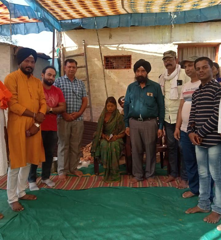 सोहागपुर क्षेत्र के समाजसेवियों ने एक असहाय बेटी की शादी में दिया दान।