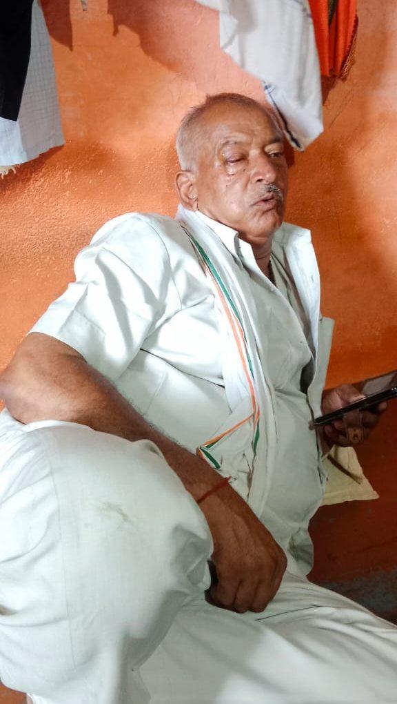 प्रशासनिक लचर ब्यवस्था की पोल खोलता भूमाफिया के गुर्गो द्वारा वरिष्ठ लोकतंत्र सेनानी पत्रकार पर किया गया हमला-मानिकपुर-UP