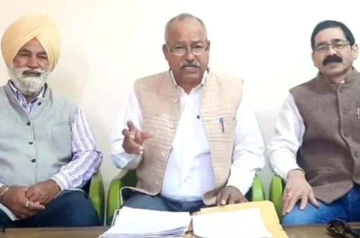 मुख्य सचिव कार्यालय डायलिसिस पर- मोर्चा