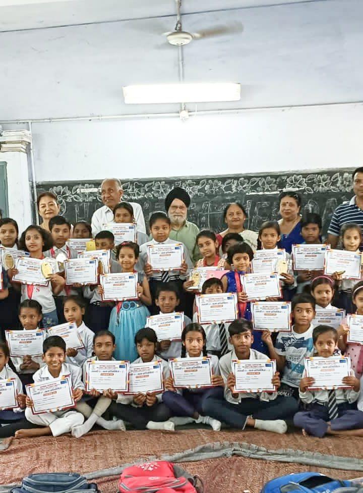 एनएपीएसआर ने स्लम एरिया व सरकारी स्कूलों के बच्चों की प्रतिभा का किया सम्मान