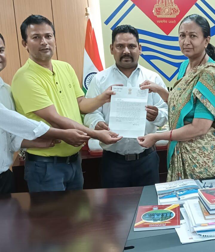 महासंघ का  प्रतिनिधिमंडल मुख्य सचिव राधा रतूड़ी जी से सचिवालय स्थित कार्यालय में मिला संविदा एवं बेरोजगार नर्सिंग अधिकारी महासंघ