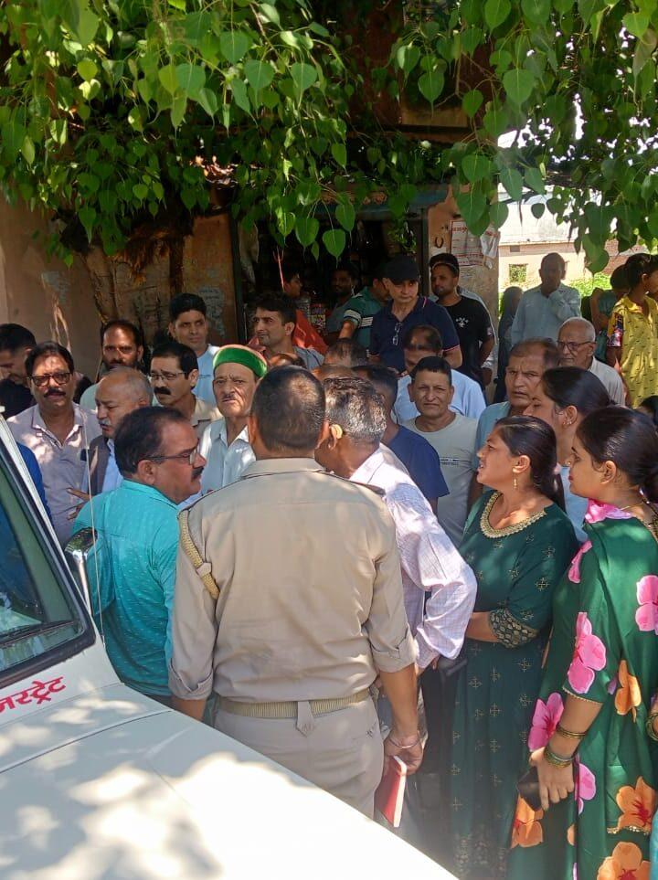 मोर्चा के आग्रह पर उप जिलाधिकारी पहुंचे ग्रामीणों का दर्द जानने