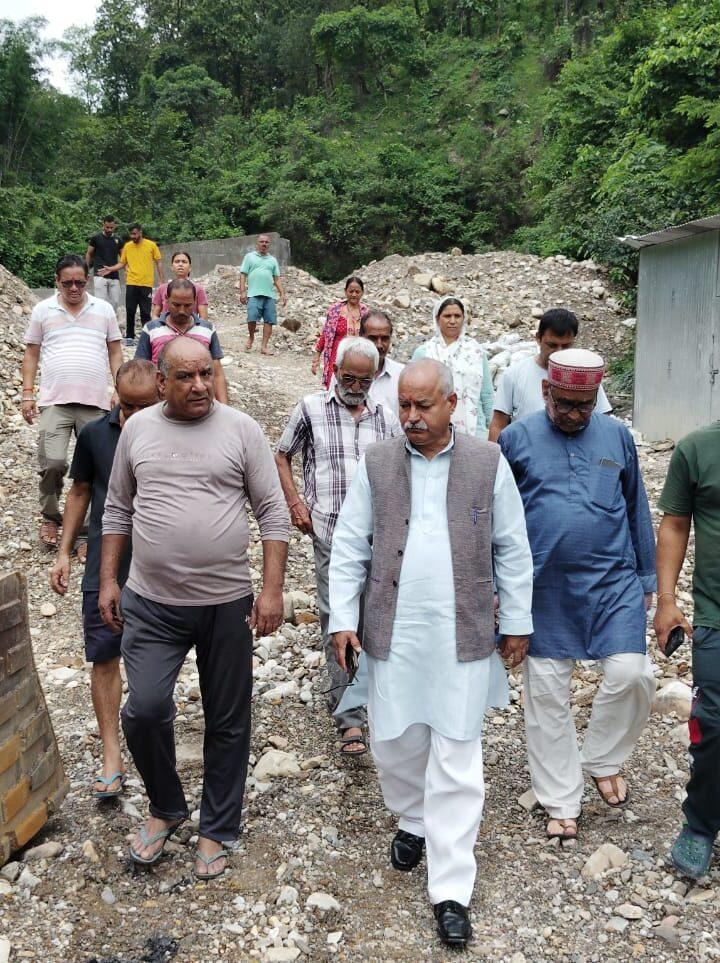 मौत के मुहाने पर रायपुर का केसरवाला गांव बरसाती नाला बना ग्रामीणों की जान का दुश्मन मोर्चा अध्यक्ष प्रमुख सचिव वन को स्थिति से अवगत कराया