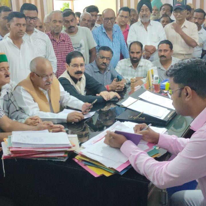 ग्रामीणों की समस्या को लेकर मोर्चा ने तहसील में बोला हल्ला