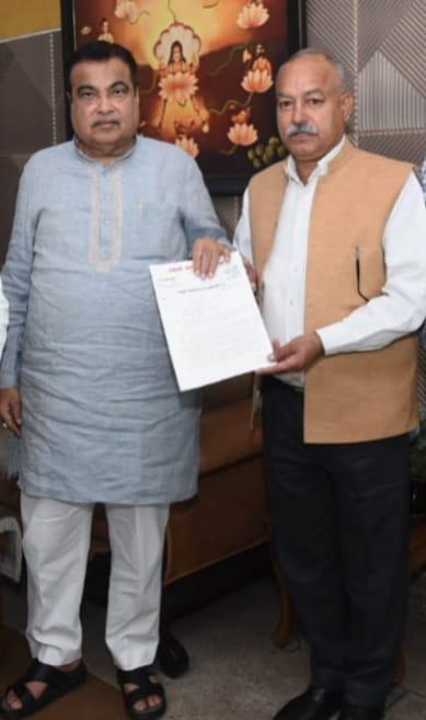 राजमार्ग पर अंडरपास बनाने को केंद्रीय मंत्री  गडकरी से मोर्चा ने लगाई गुहार