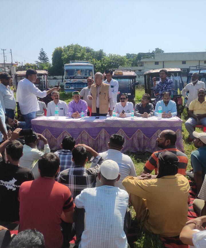 ई -रिक्शा संचालकों का शोषण बर्दाश्त नहीं करेगा मोर्चा